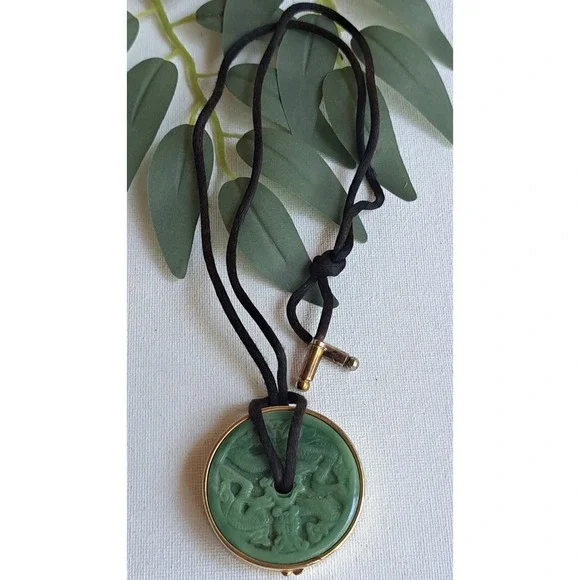 Estee Lauder Jade Carver's Necklace Solid Perfume Compact Box 1981